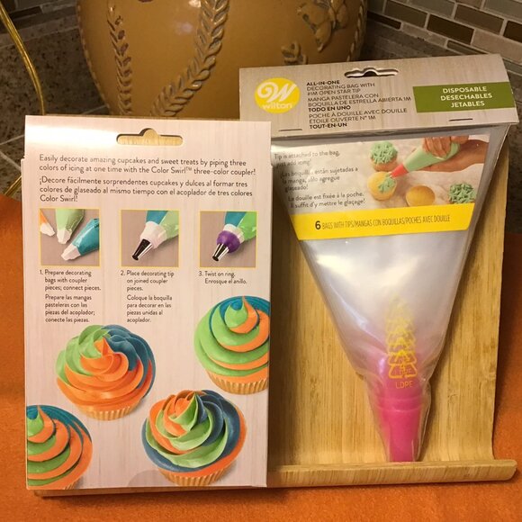 NIP Wilson set of 2 Decorating tips - Color Swirl & disposable bags - Picture 2 of 2